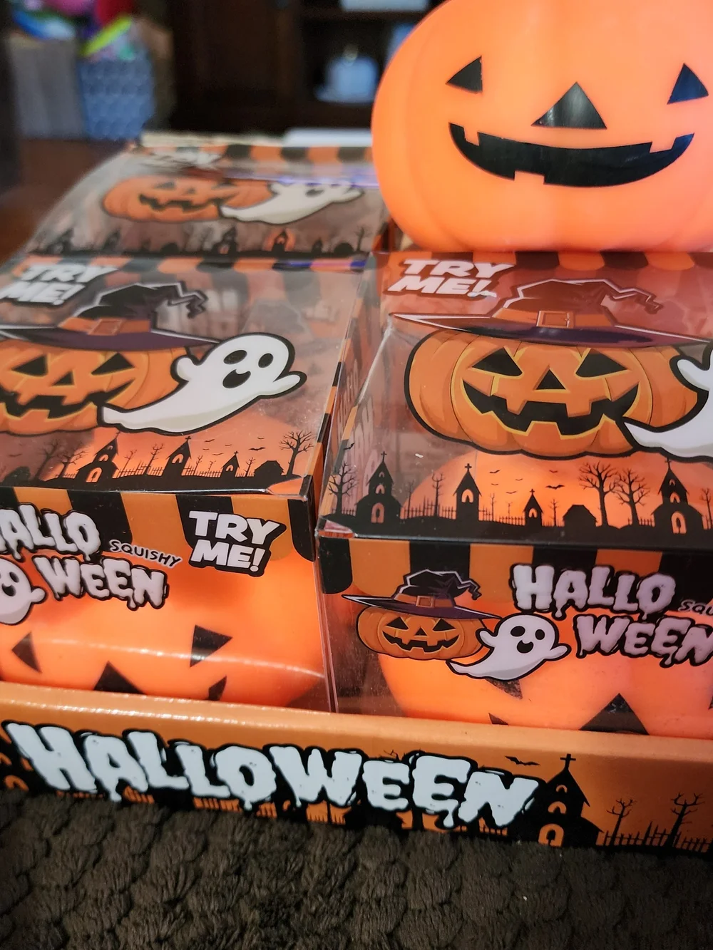 6 HALL0WEEN Pumpkins. NEW